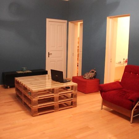 Hostel Bude Кутаиси Экстерьер фото